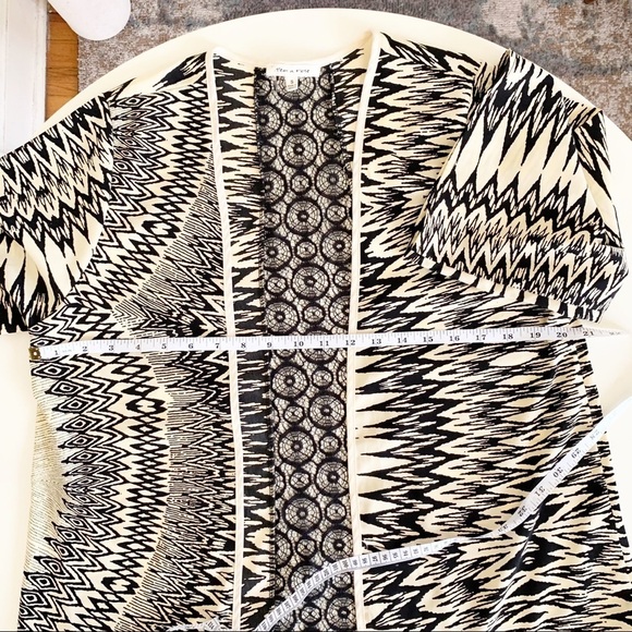 Tea n Rose Lace Open Front Lace Back Top Women’s Small NWOT - Picture 6 of 9